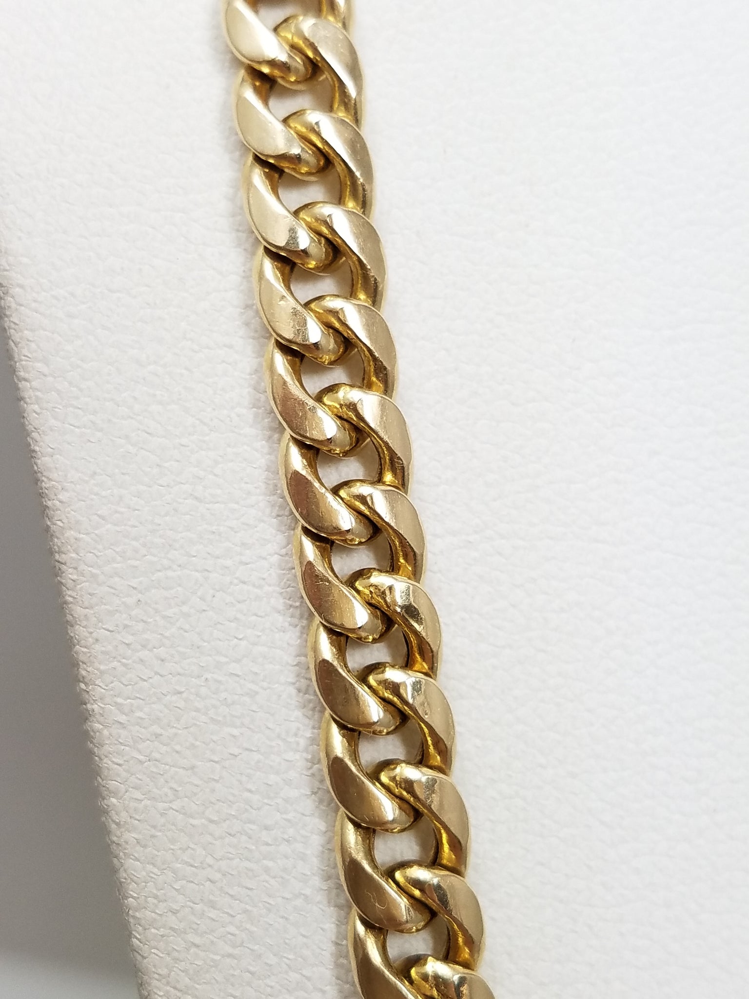 Sporty 22.5" 10k Yellow Gold Hollow Curb Link Chain Necklace