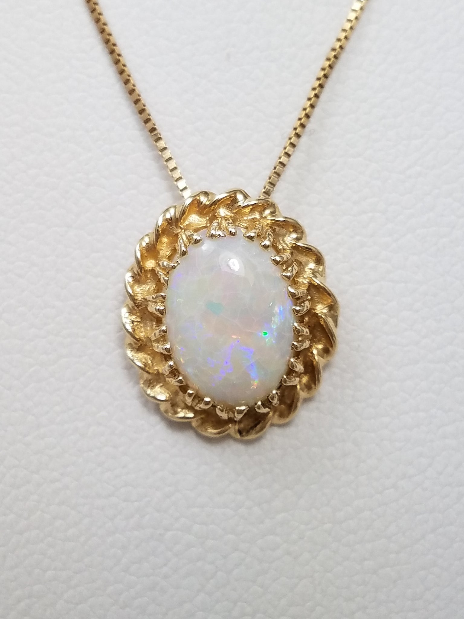 Elegant 18.5" 14k Yellow Gold Natural Australian Opal Pendant Necklace