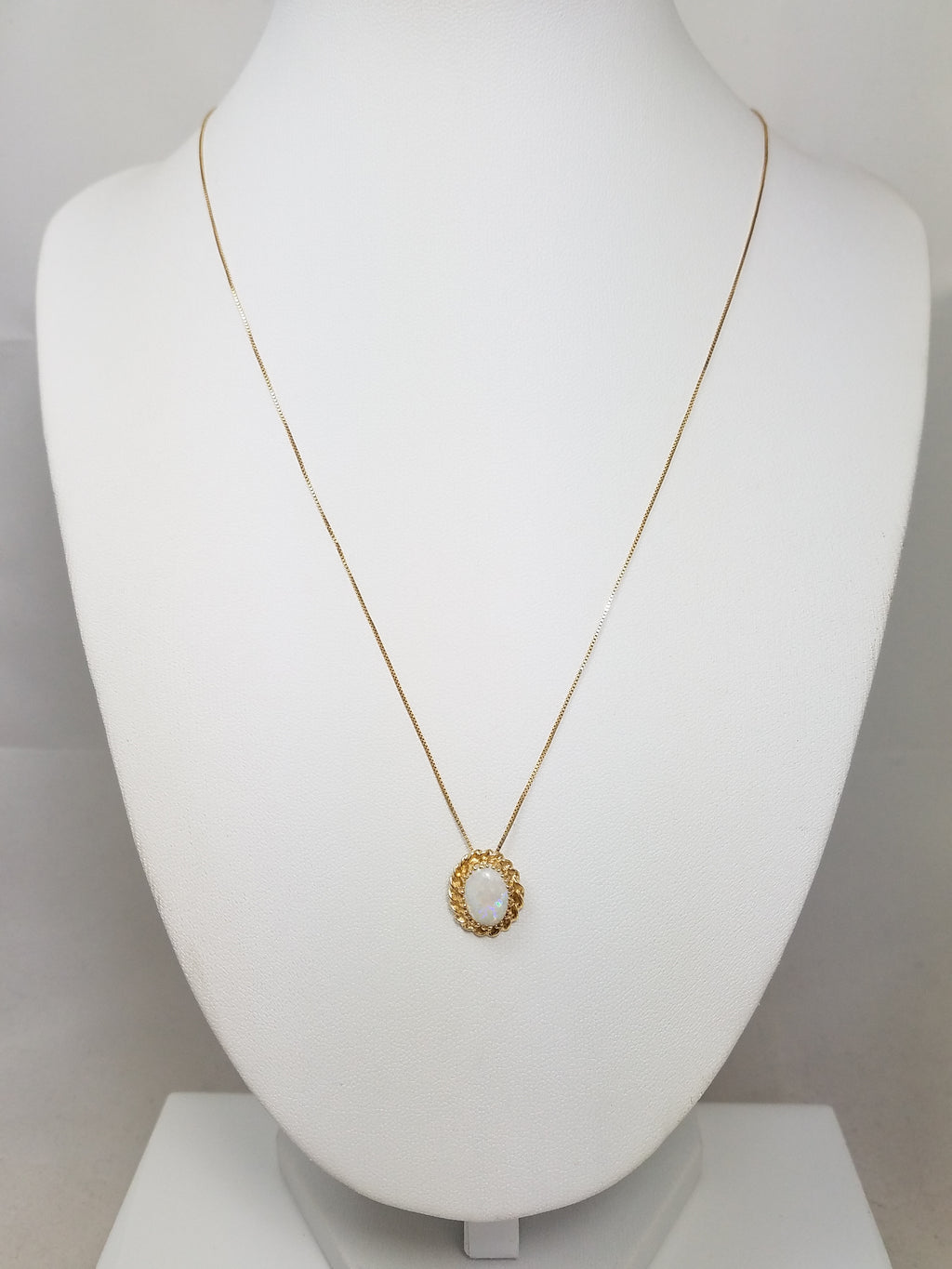 Elegant 18.5" 14k Yellow Gold Natural Australian Opal Pendant Necklace