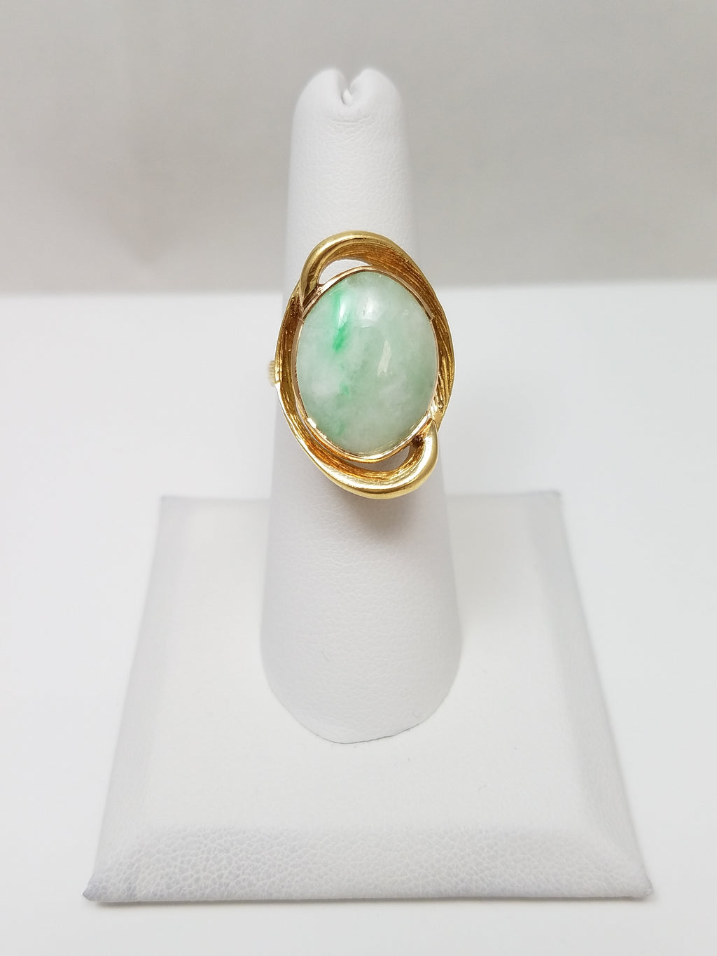 Vintage 18k Yellow Gold Natural Jade Ring
