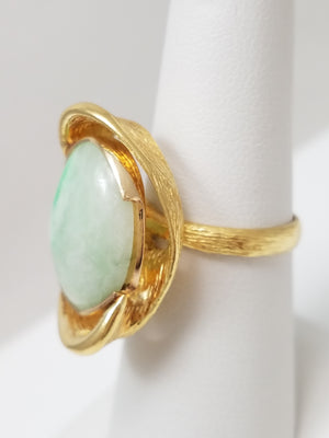 Vintage 18k Yellow Gold Natural Jade Ring