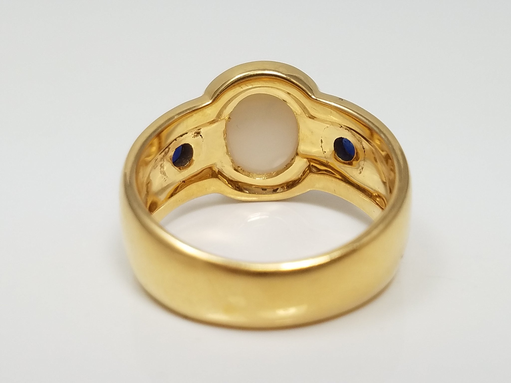 Attractive 18k Yellow Gold Natural Australian Opal Sapphire Ring