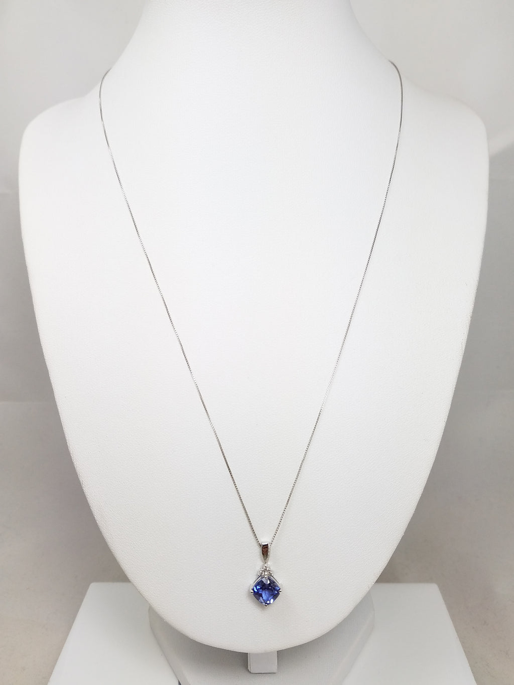 Elegant 20" 10k White Gold Lab Grown Sapphire Natural Diamond Pendant Necklace