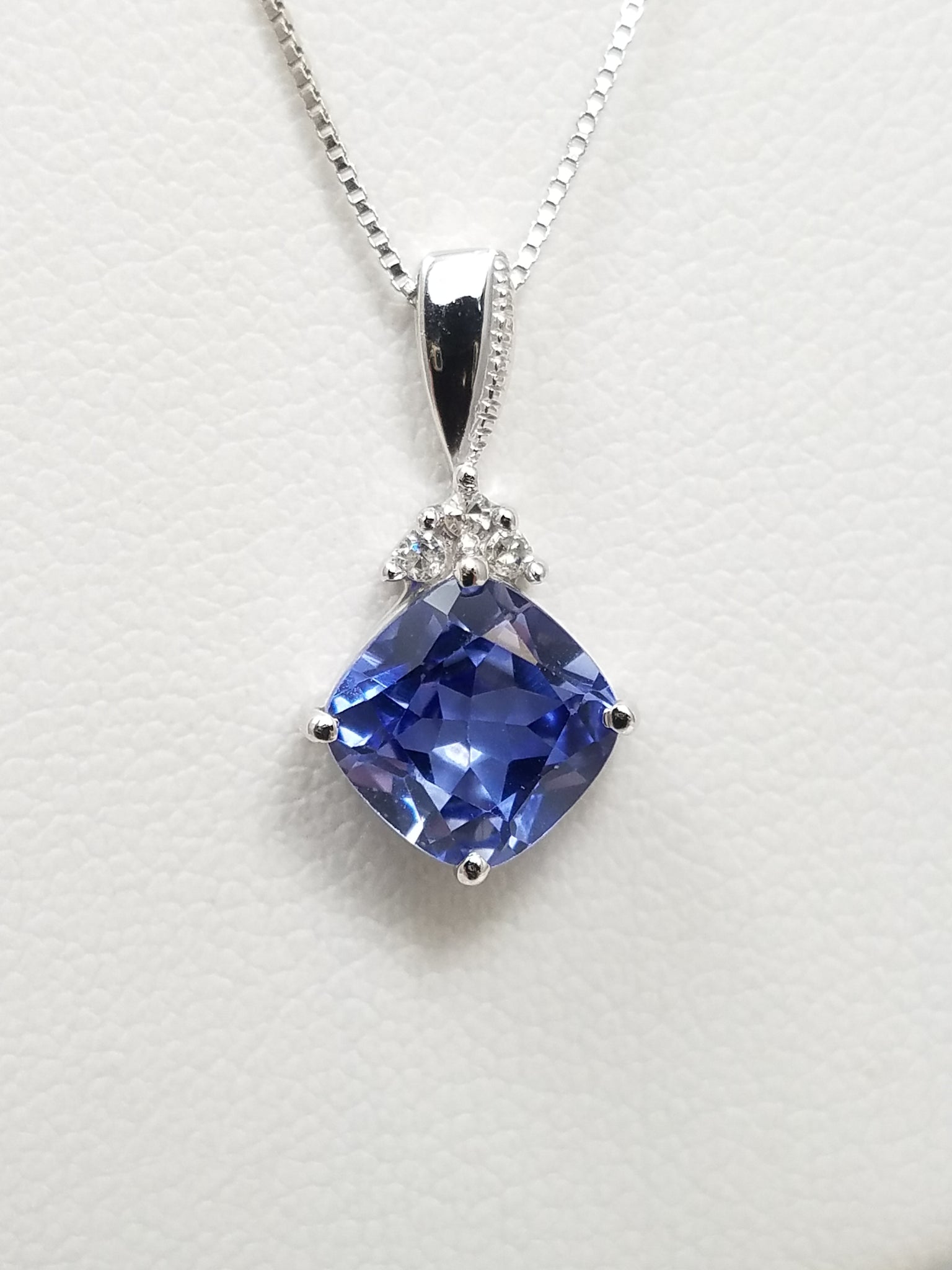 Elegant 20" 10k White Gold Lab Grown Sapphire Natural Diamond Pendant Necklace