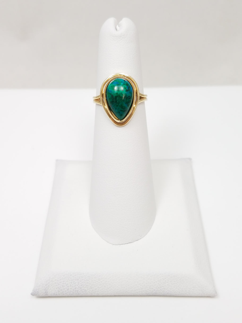 Vintage Natural Green Gemstone 14k Yellow Gold Ring