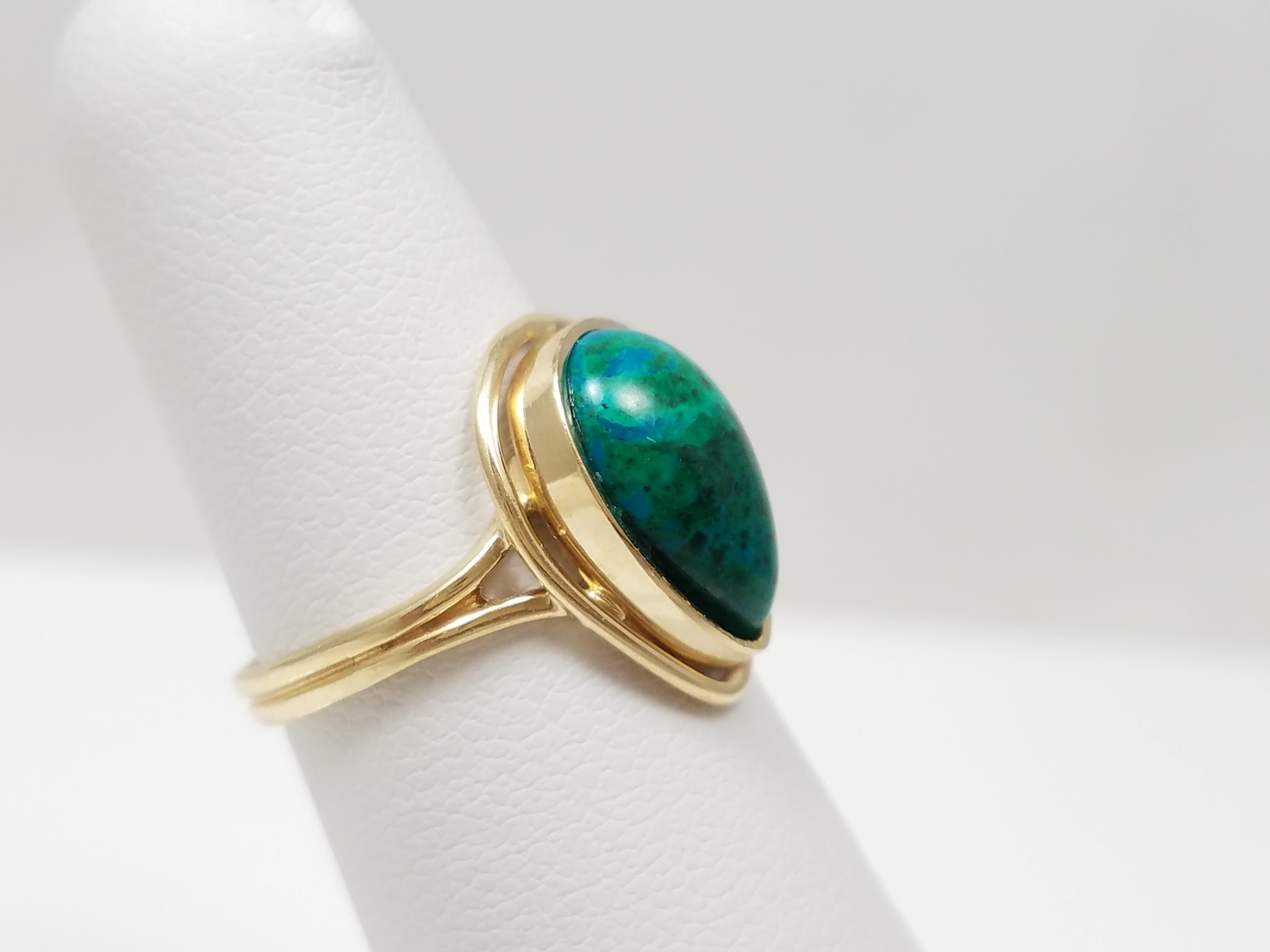 Vintage Natural Green Gemstone 14k Yellow Gold Ring