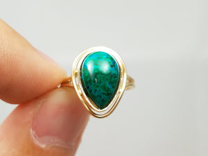 Vintage Natural Green Gemstone 14k Yellow Gold Ring