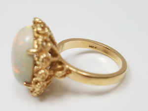 Elegant Vintage 14k Yellow Gold Natural Australian Opal Ring