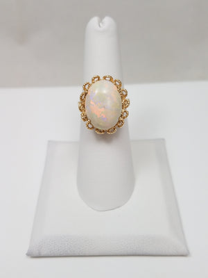 Elegant Vintage 14k Yellow Gold Natural Australian Opal Ring