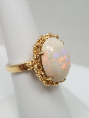 Elegant Vintage 14k Yellow Gold Natural Australian Opal Ring