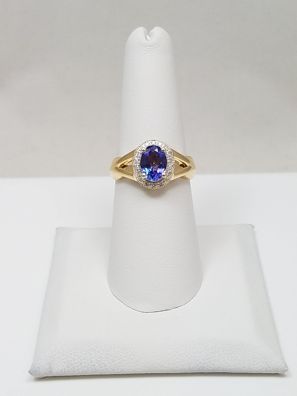 Tantalizing 14k Yellow Gold Natural Tanzanite Diamond Ring