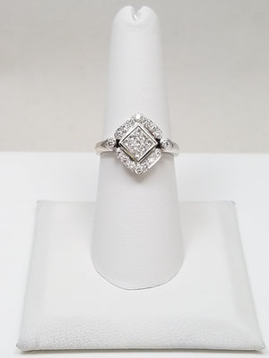 Glamorous 18k White Gold Natural Diamond Ring