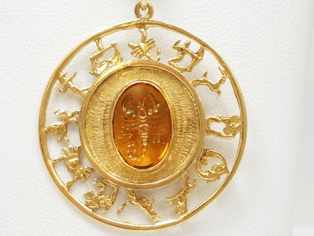 Fascinating 18k Yellow Gold Natural Amber Intaglio Scorpio Zodiak Pendant