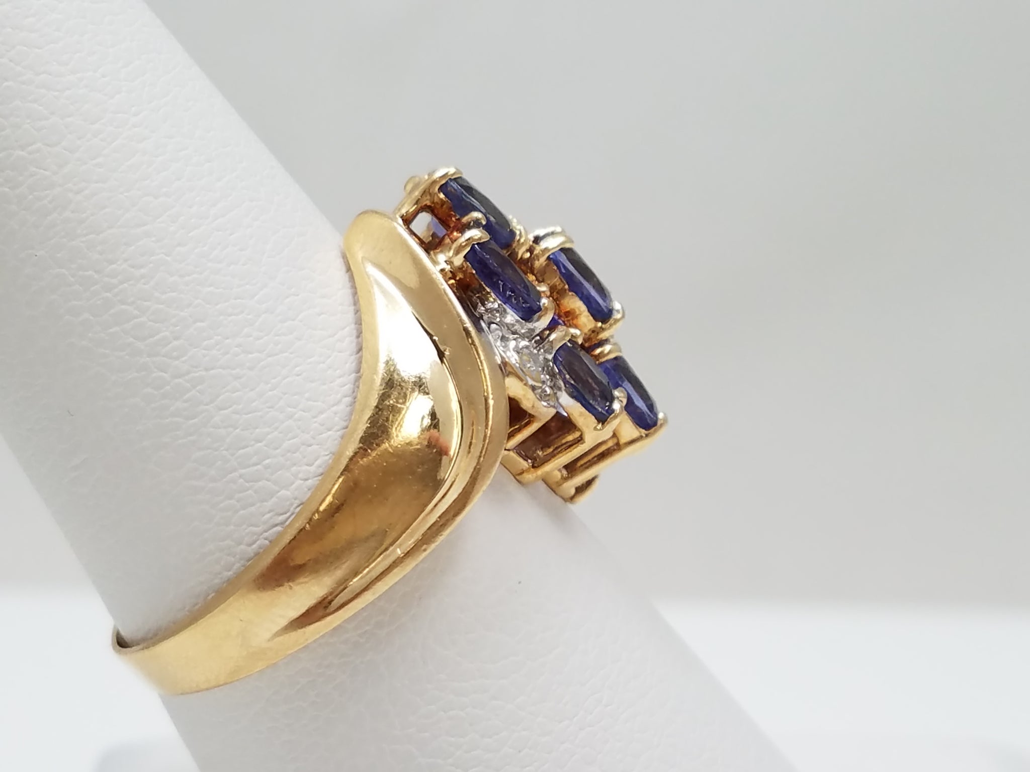 Classic 14k Yellow Gold Natural Tanzanite Diamond Cluster Ring