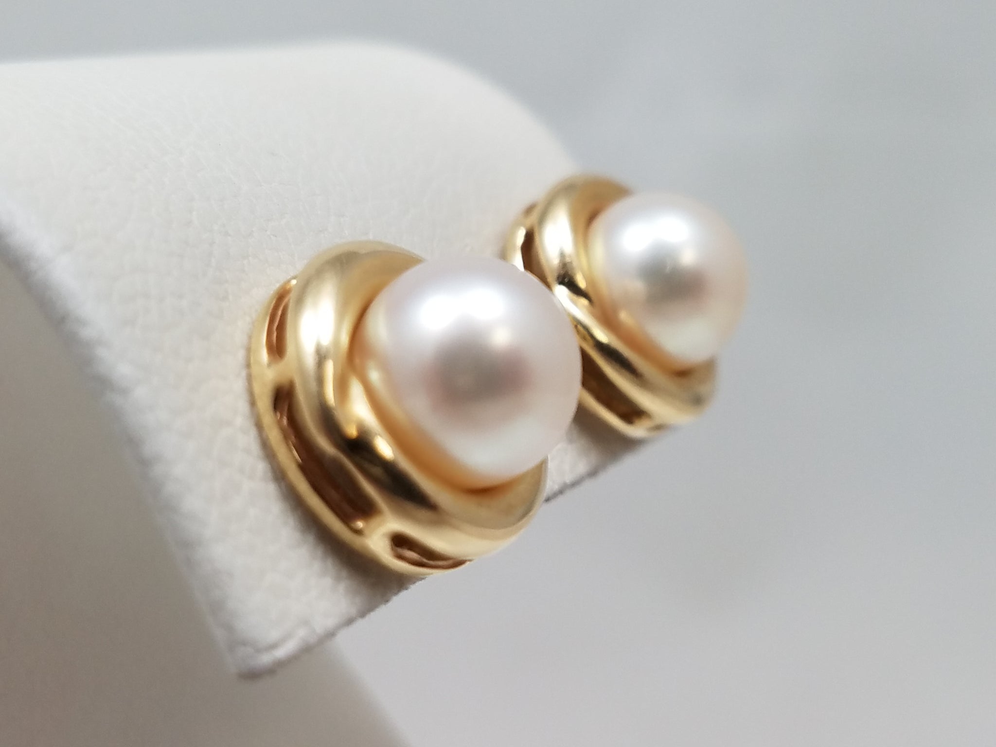 Precious 14k Yellow Gold Cultured Pearl Earrings