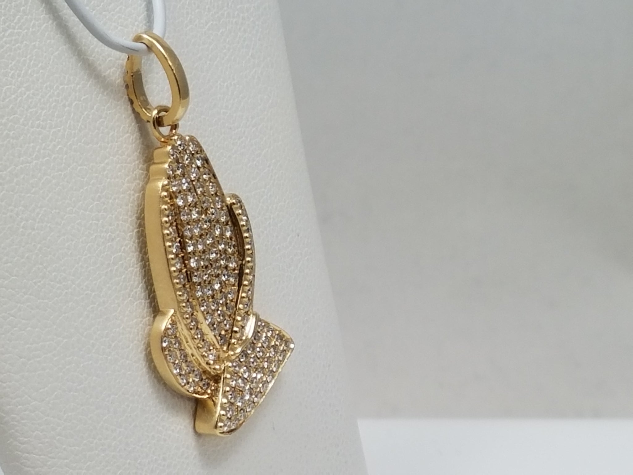 Glorious 14k Yellow Gold Natural Diamond Praying Hands Pendant