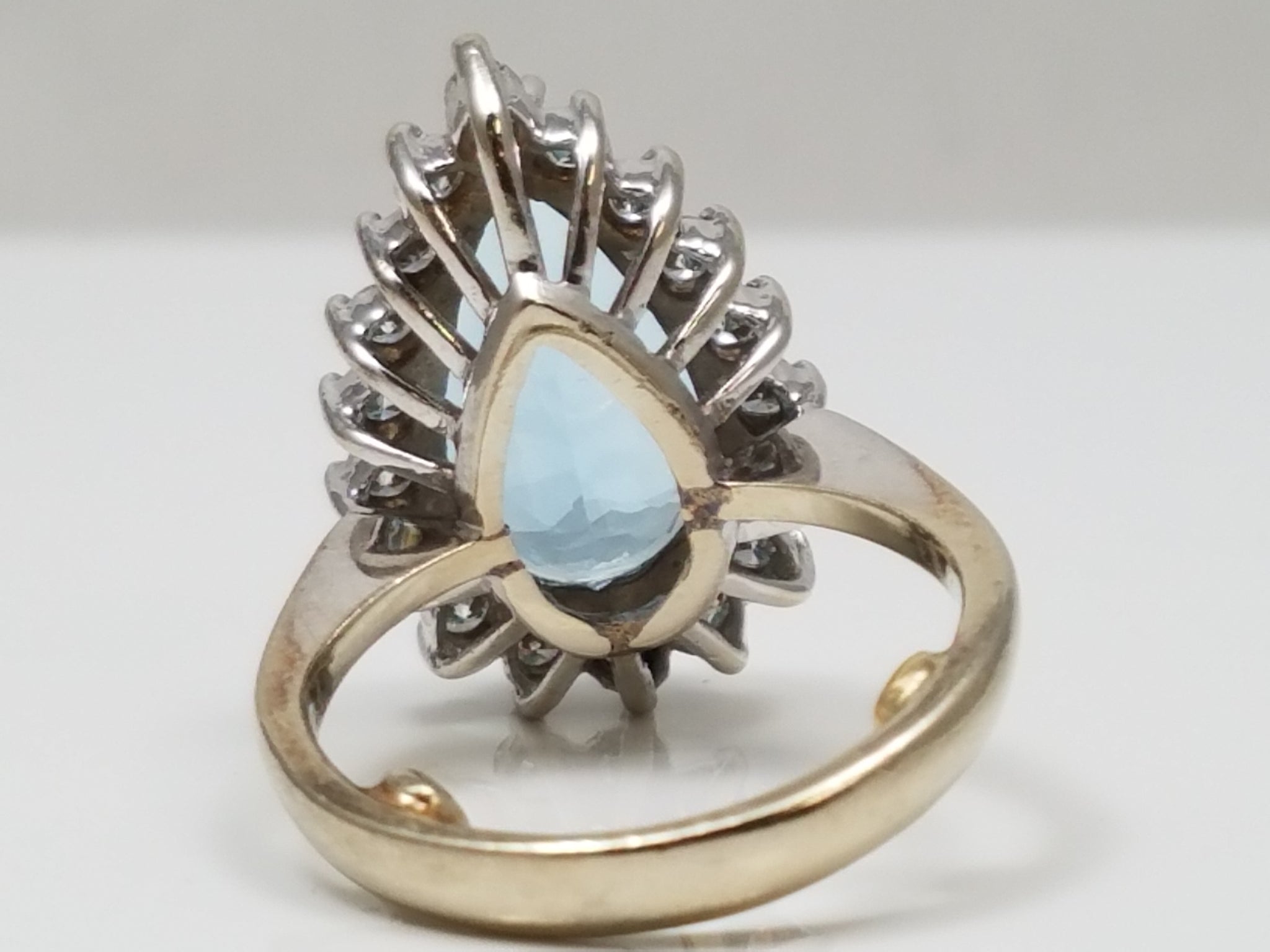 Glamorous 14k White Gold Natural Aquamarine Diamond Halo Ring