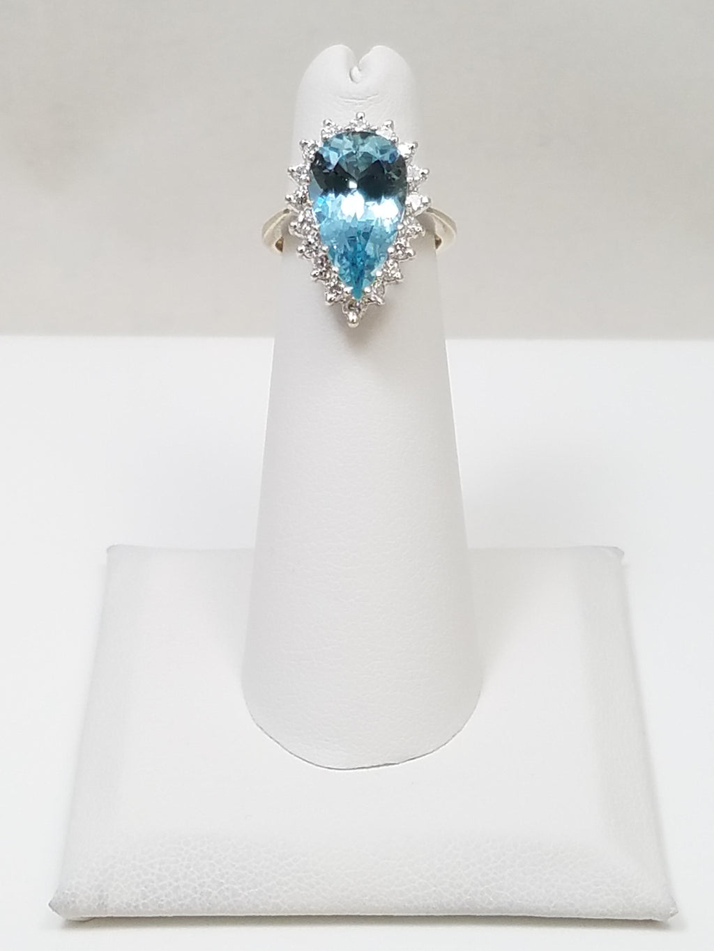 Glamorous 14k White Gold Natural Aquamarine Diamond Halo Ring
