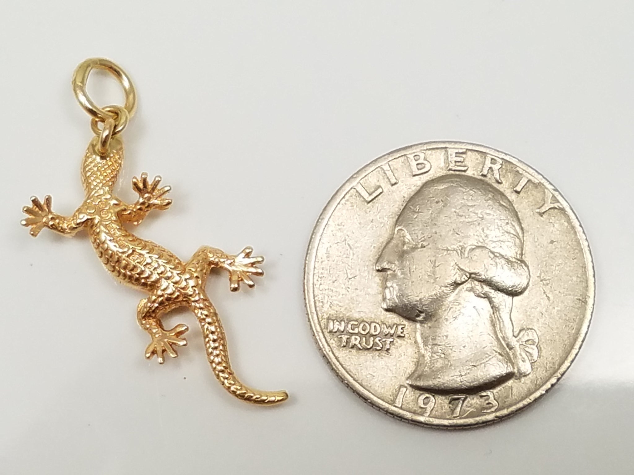 Cute 3D 14k Yellow Gold Lizard Pendant