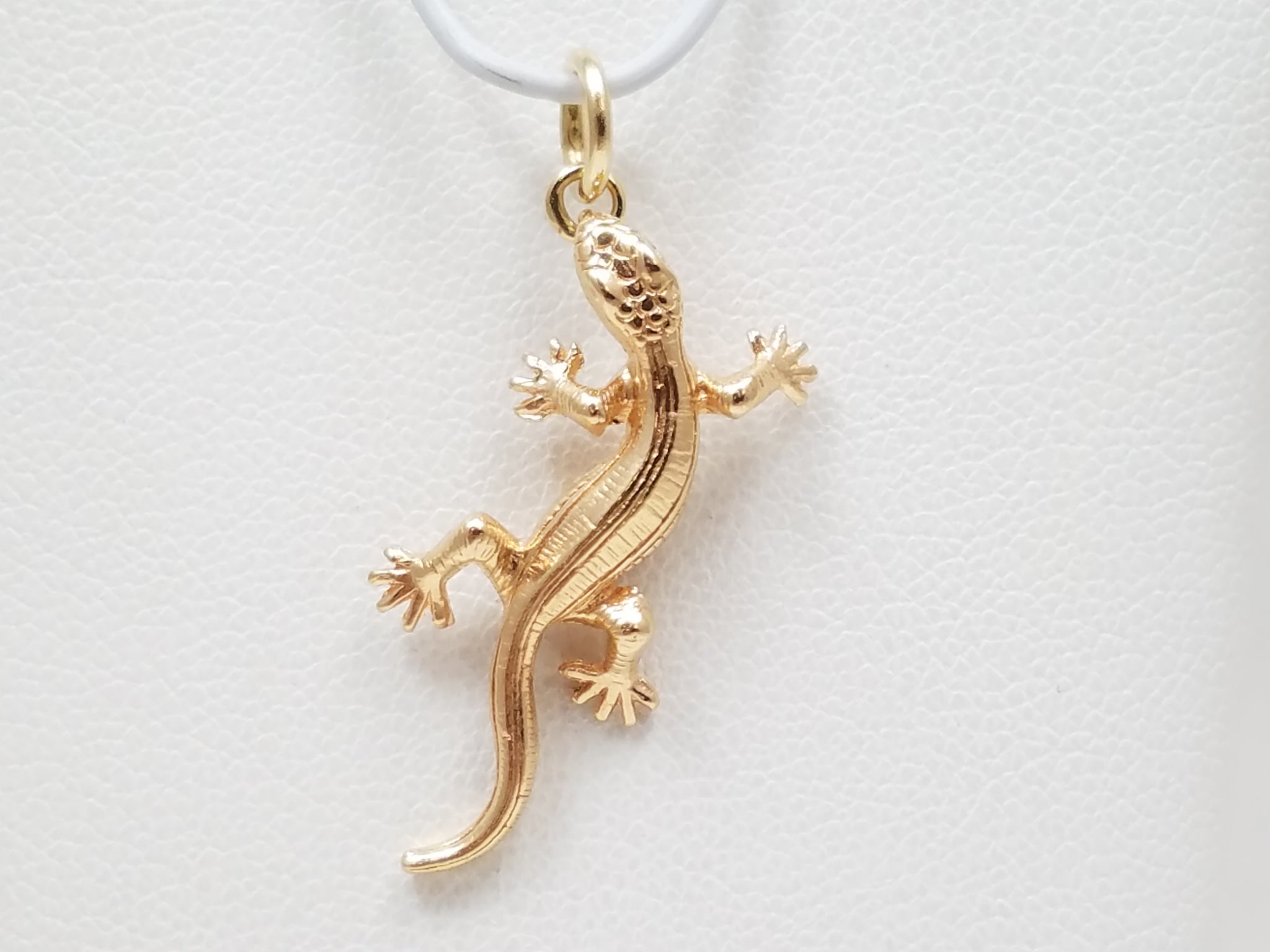 Cute 3D 14k Yellow Gold Lizard Pendant