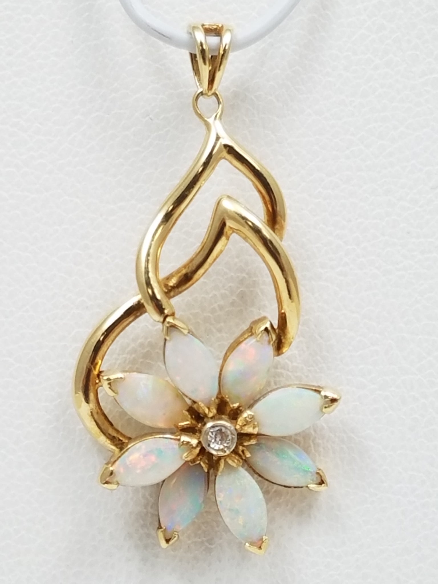 Pretty 14k Yellow Gold Natural Australian Opal Diamond Flower Pendant