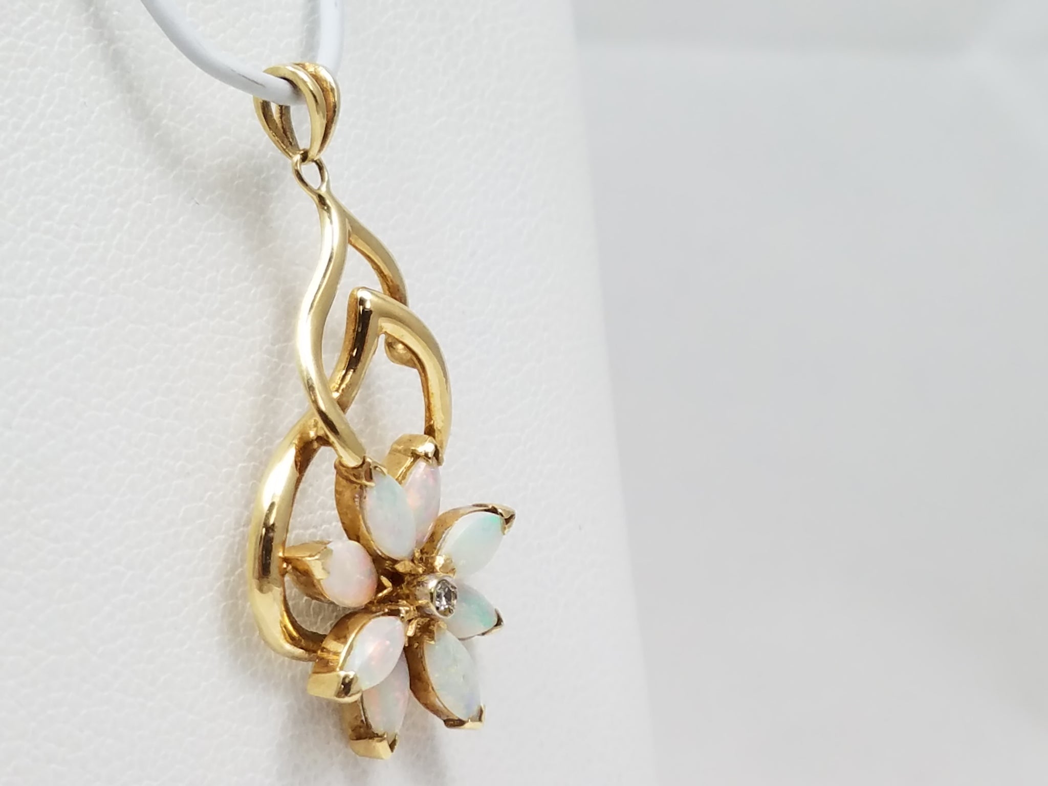Pretty 14k Yellow Gold Natural Australian Opal Diamond Flower Pendant