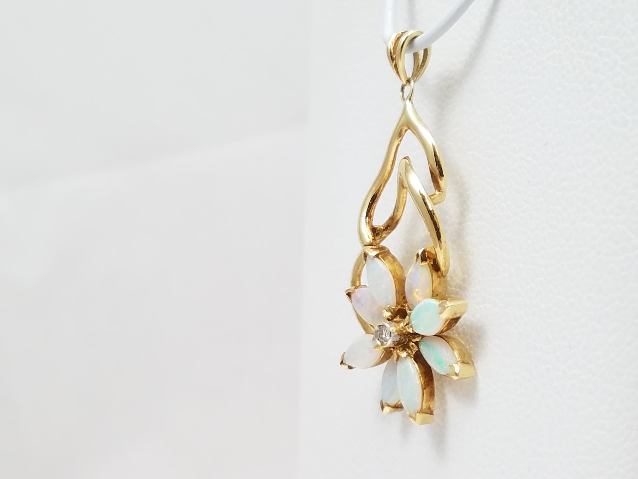 Pretty 14k Yellow Gold Natural Australian Opal Diamond Flower Pendant
