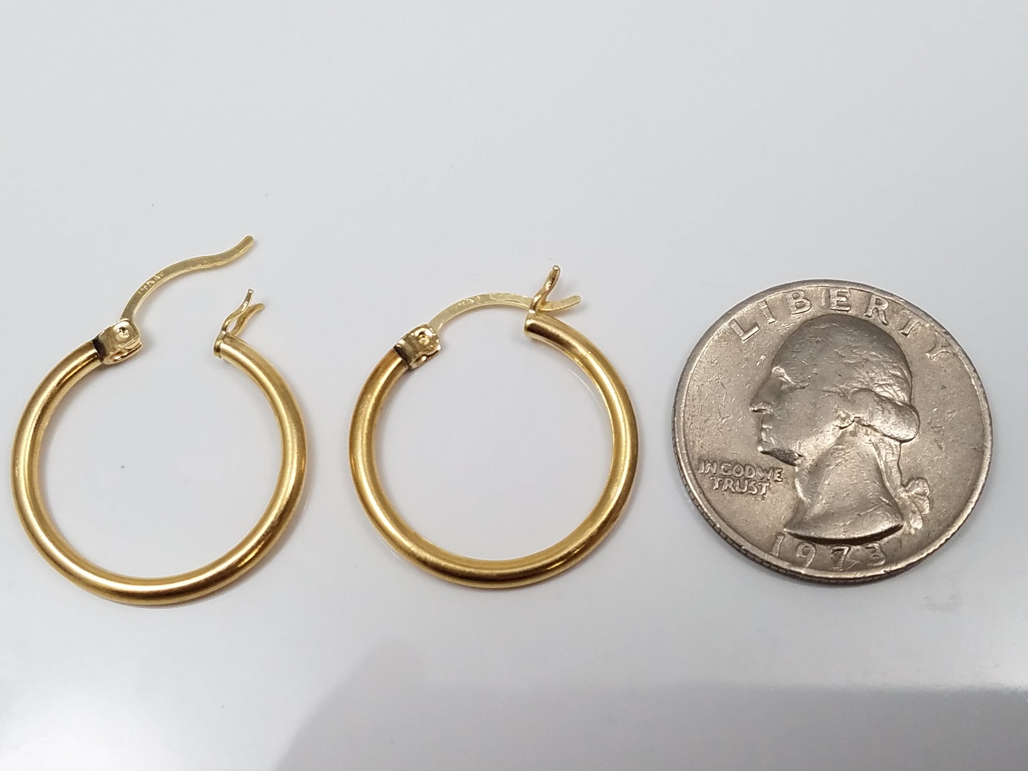 Simple 14k Yellow Gold Hollow Hoop Earrings