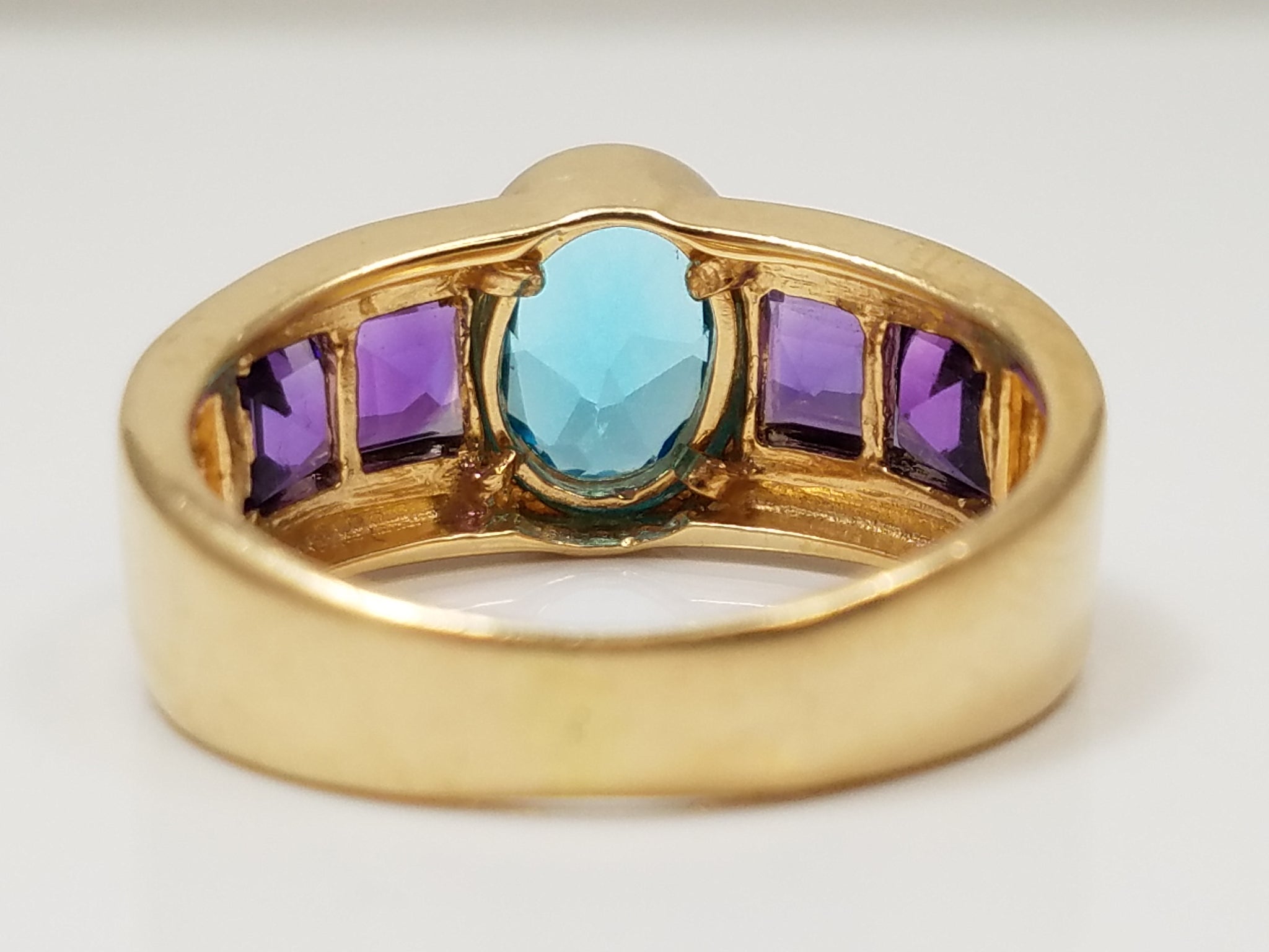 Gleaming 14k Yellow Gold Natural Blue Topaz Amethyst Ring