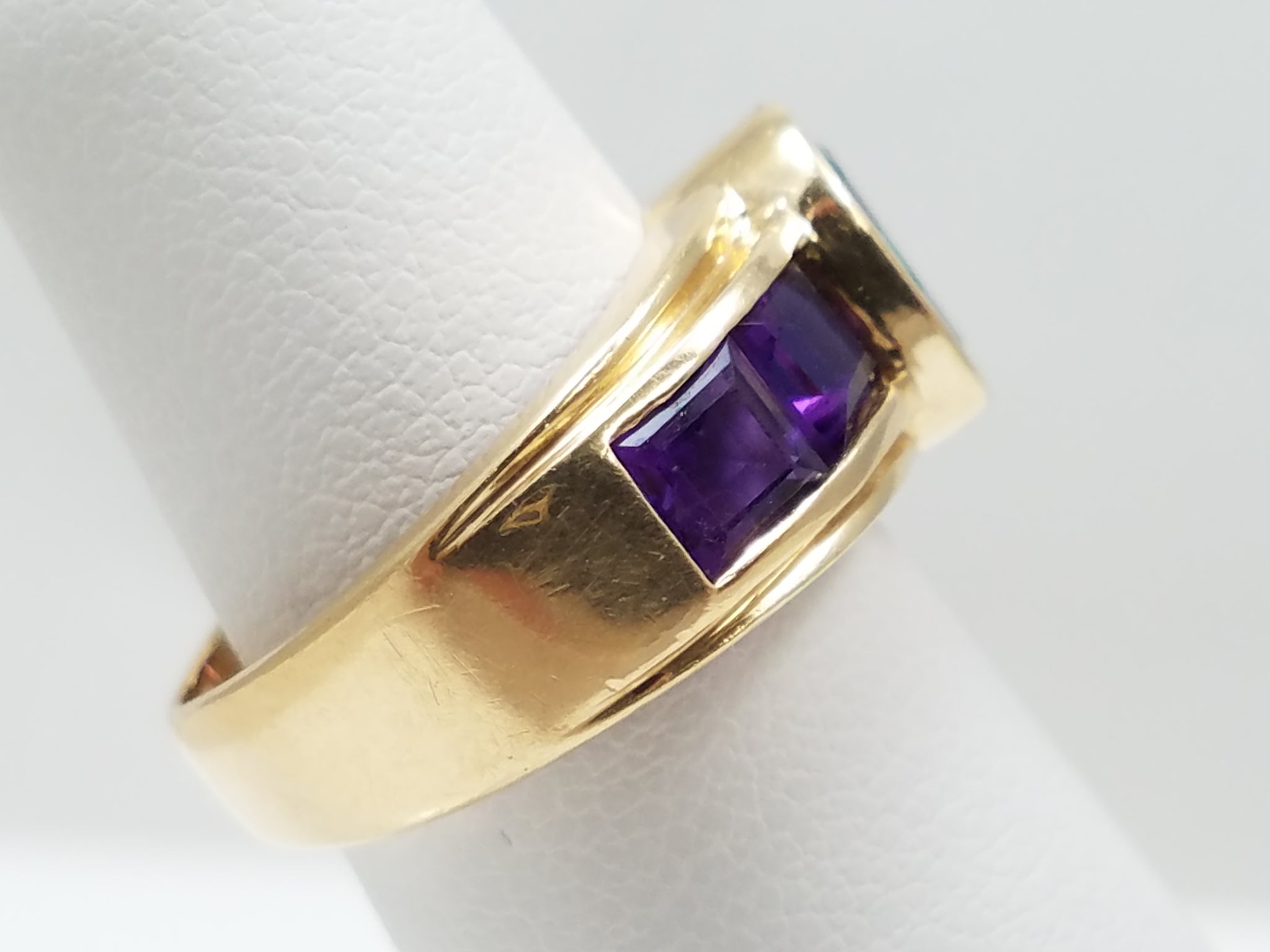 Gleaming 14k Yellow Gold Natural Blue Topaz Amethyst Ring