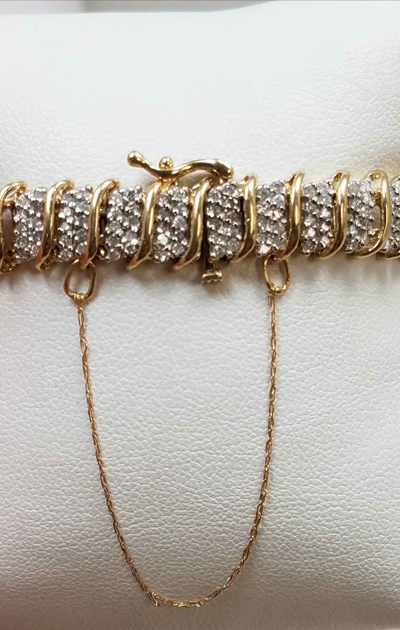Showy 10k Two Tone Gold 7" Natural Diamond Tennis Bracelet