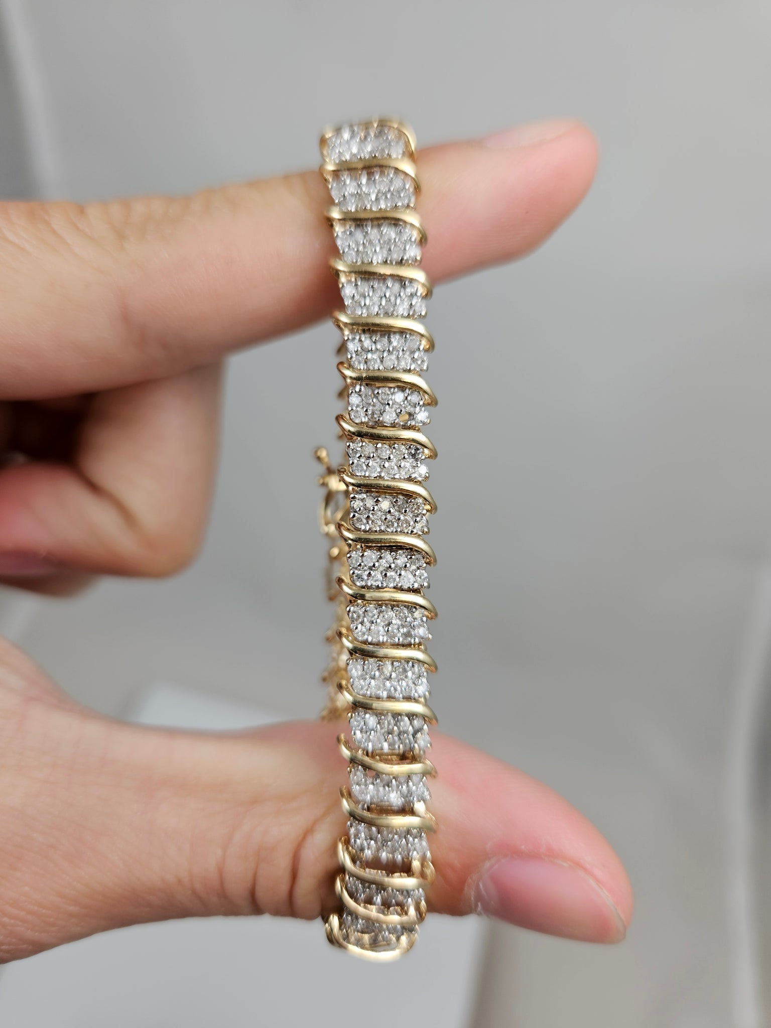 Showy 10k Two Tone Gold 7" Natural Diamond Tennis Bracelet