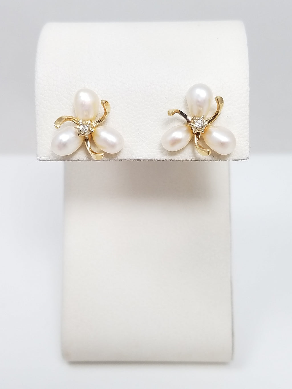 Elegant 14k Yellow Gold Cultured Pearl Natural Diamond Earrings