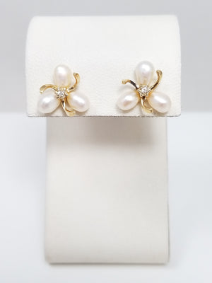 Elegant 14k Yellow Gold Cultured Pearl Natural Diamond Earrings