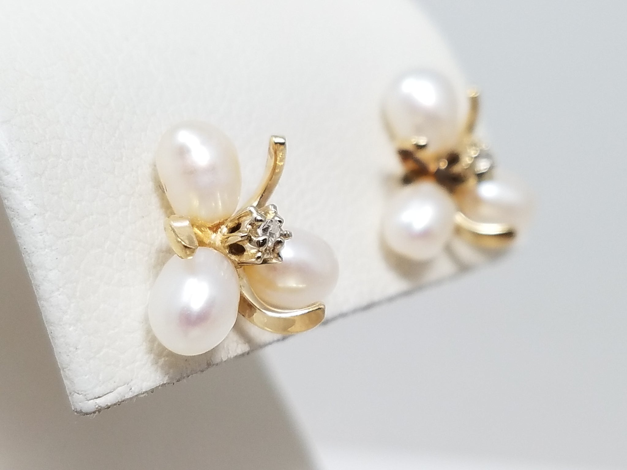 Elegant 14k Yellow Gold Cultured Pearl Natural Diamond Earrings