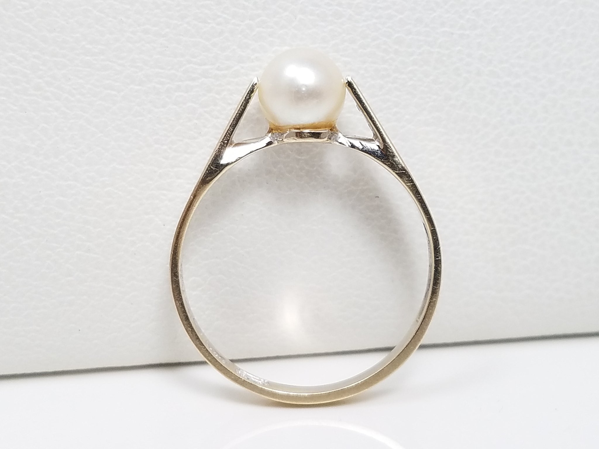 Classic Vintage 18k White Gold Cultured Pearl Ring