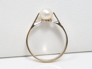 Classic Vintage 18k White Gold Cultured Pearl Ring