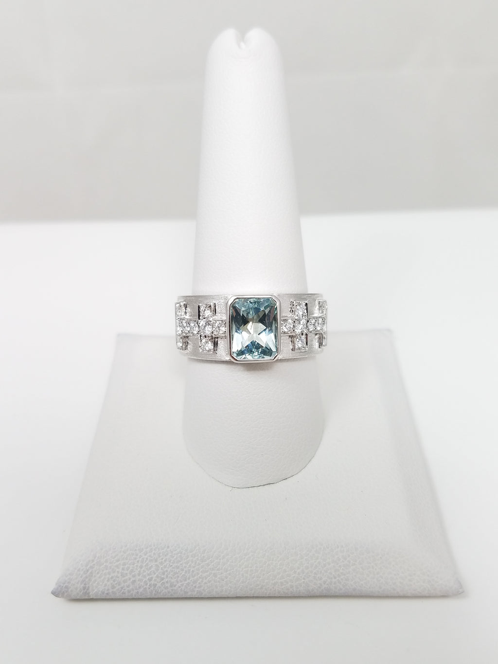 New! Dynamic 18k White Gold Natural Aquamarine Diamond Custom Ring
