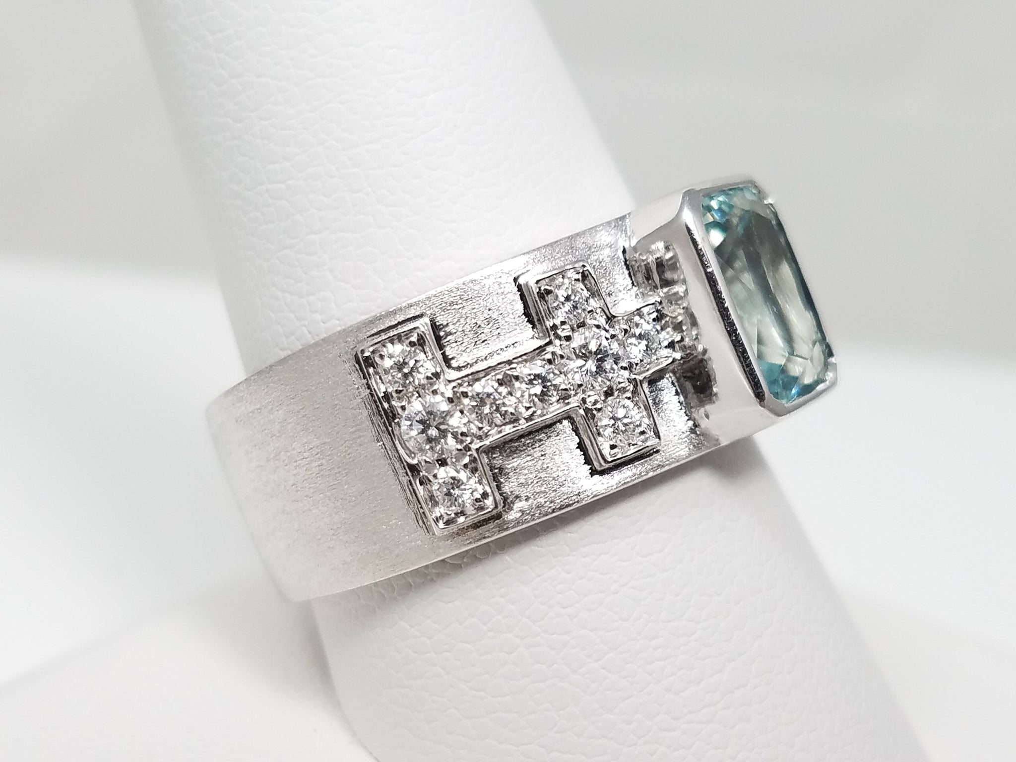 New! Dynamic 18k White Gold Natural Aquamarine Diamond Custom Ring