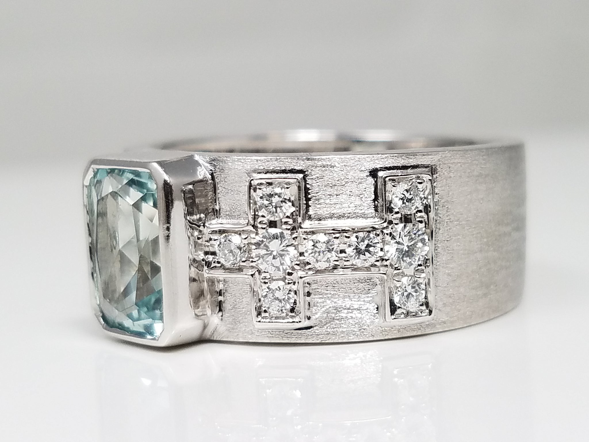 New! Dynamic 18k White Gold Natural Aquamarine Diamond Custom Ring