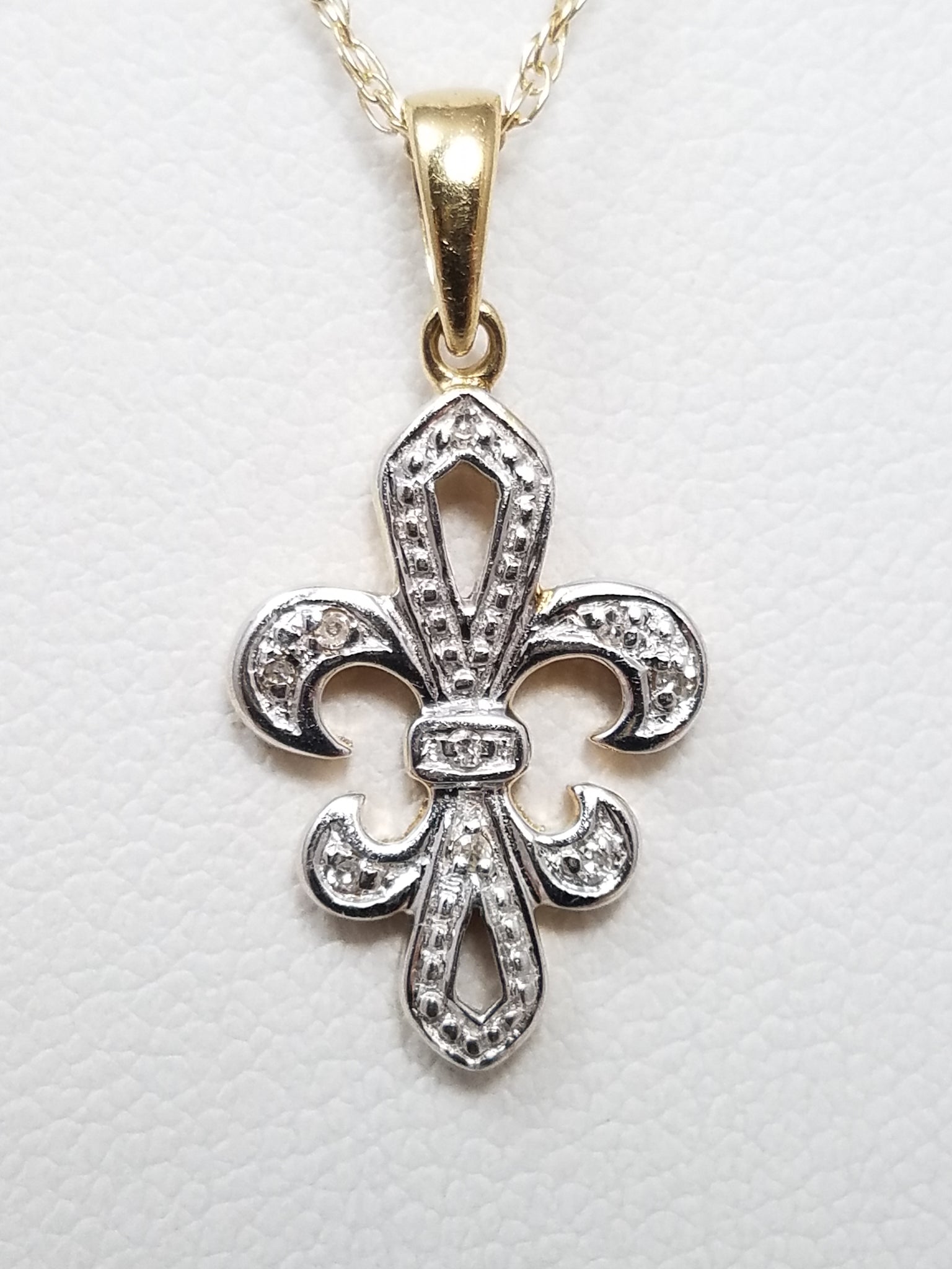 Dainty 18" 10k Yellow Gold Natural Diamond Fleur De Lis Pendant Necklace