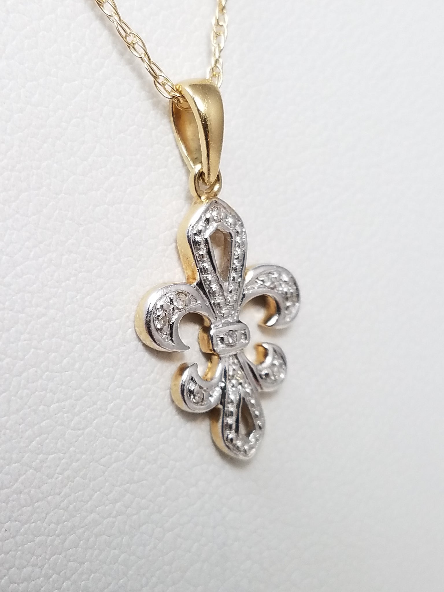 Dainty 18" 10k Yellow Gold Natural Diamond Fleur De Lis Pendant Necklace