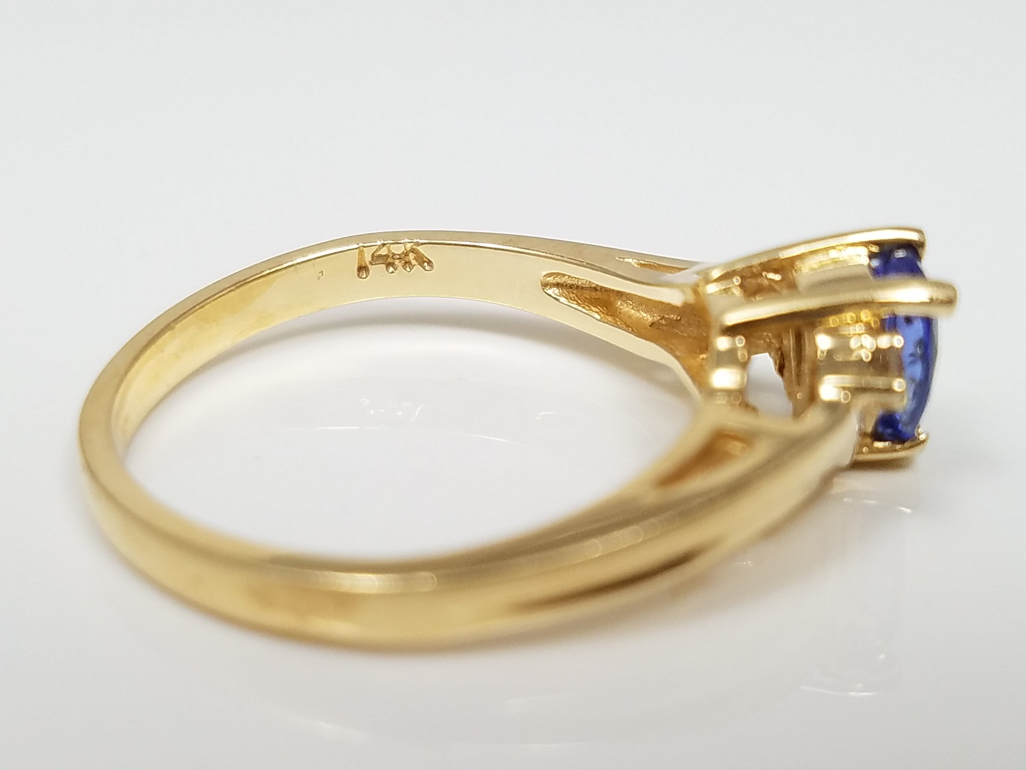 Precious 14k Yellow Gold Natural Tanzanite Diamond Ring