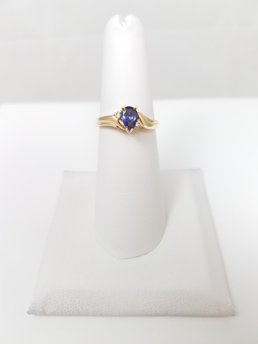 Precious 14k Yellow Gold Natural Tanzanite Diamond Ring