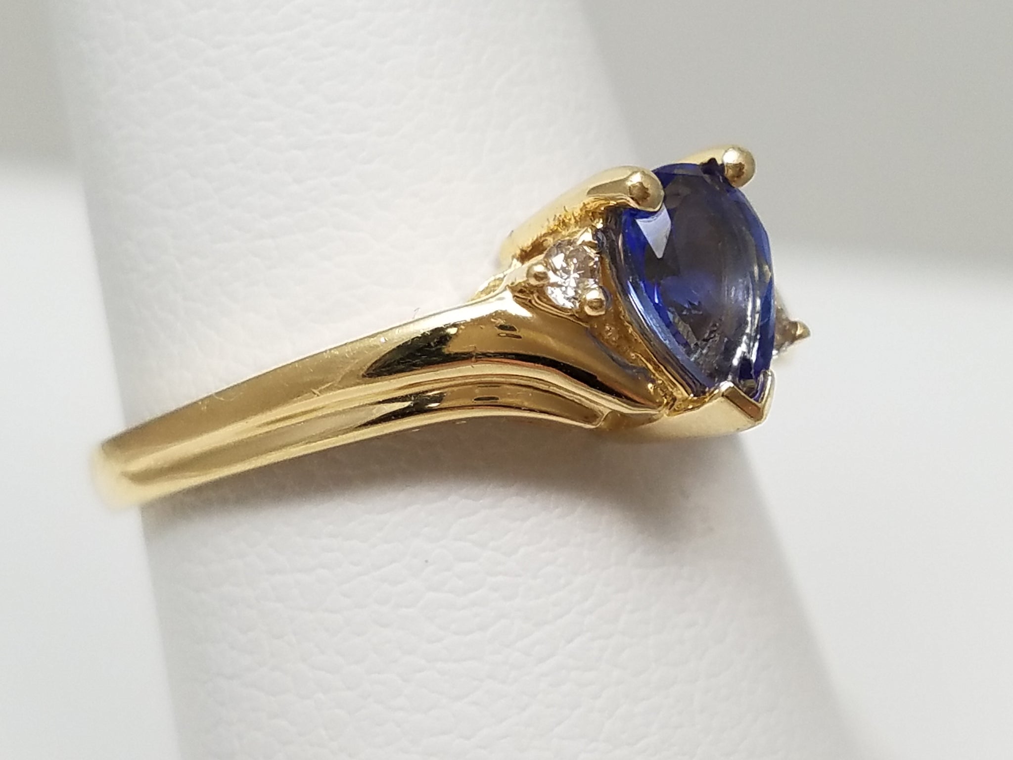 Precious 14k Yellow Gold Natural Tanzanite Diamond Ring