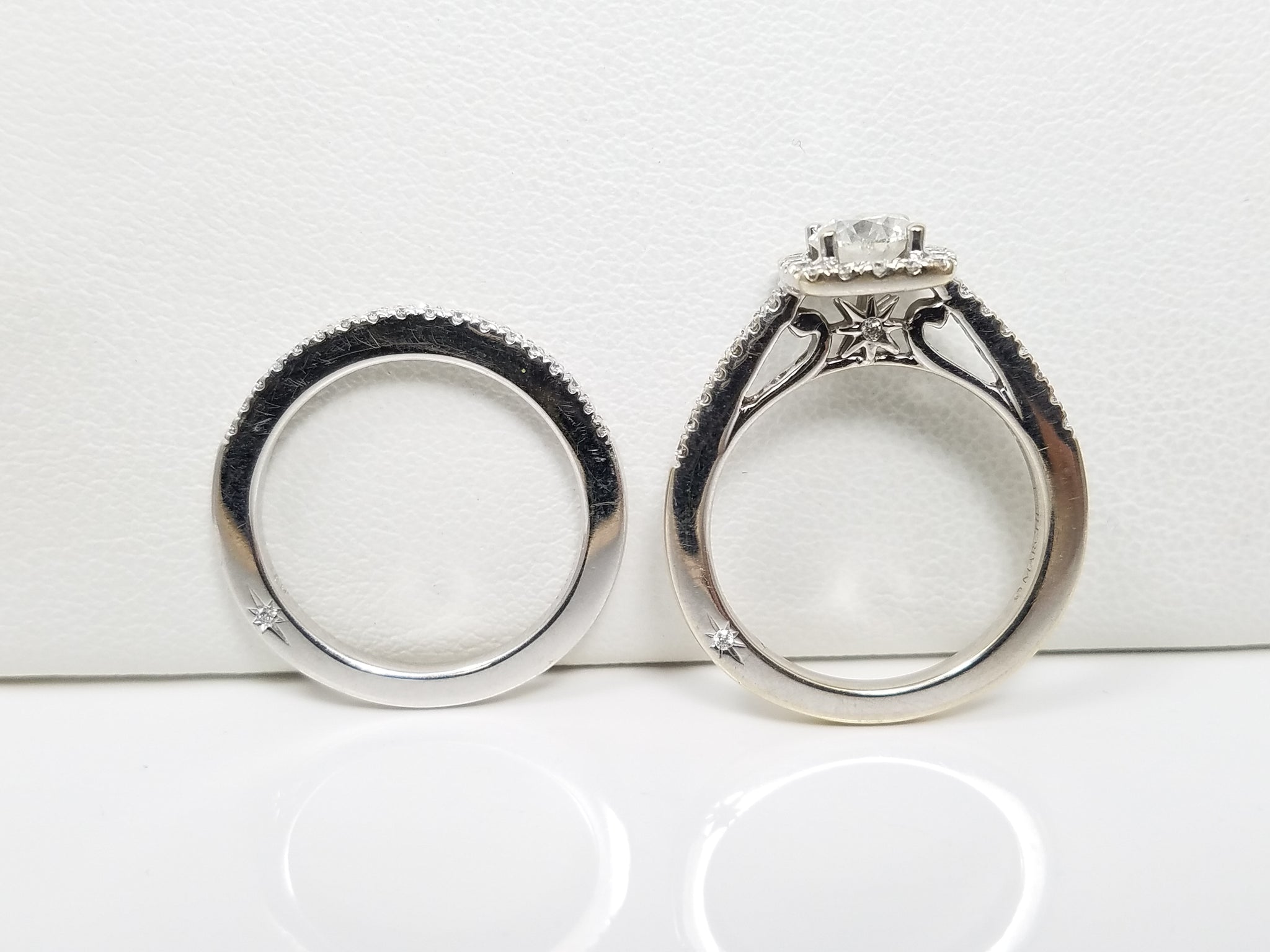 Luxurious 18k White Gold IGI Certified Natural Diamond Engagement Ring Set