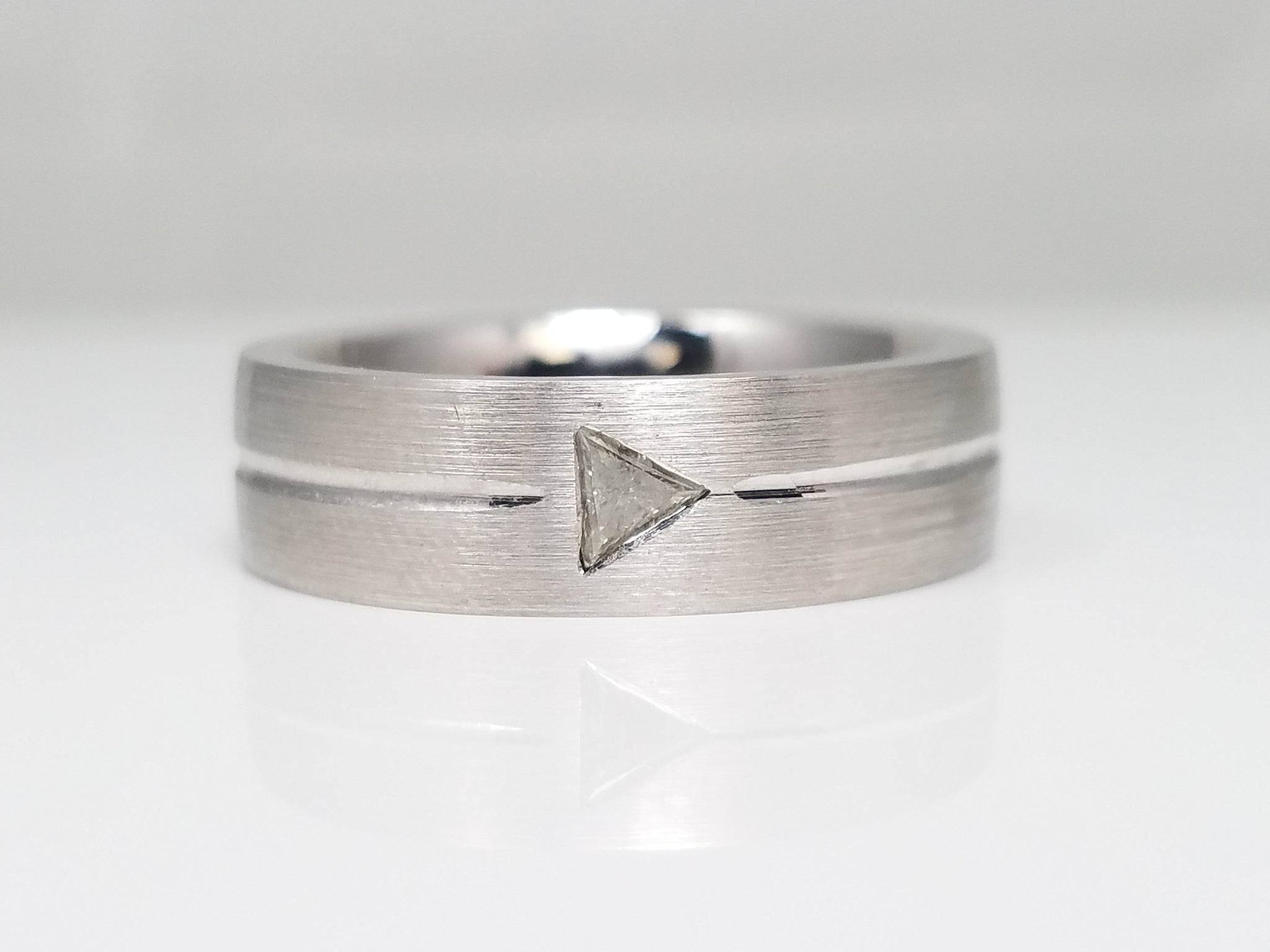 Chic Men's 18k White Gold Natural Diamond Comfort Fit Wedding Ring Band