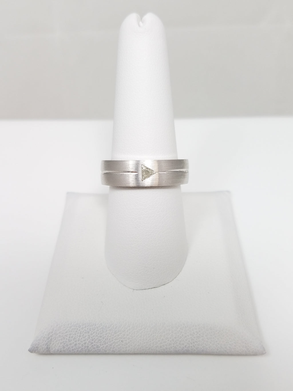 Chic Men's 18k White Gold Natural Diamond Comfort Fit Wedding Ring Band