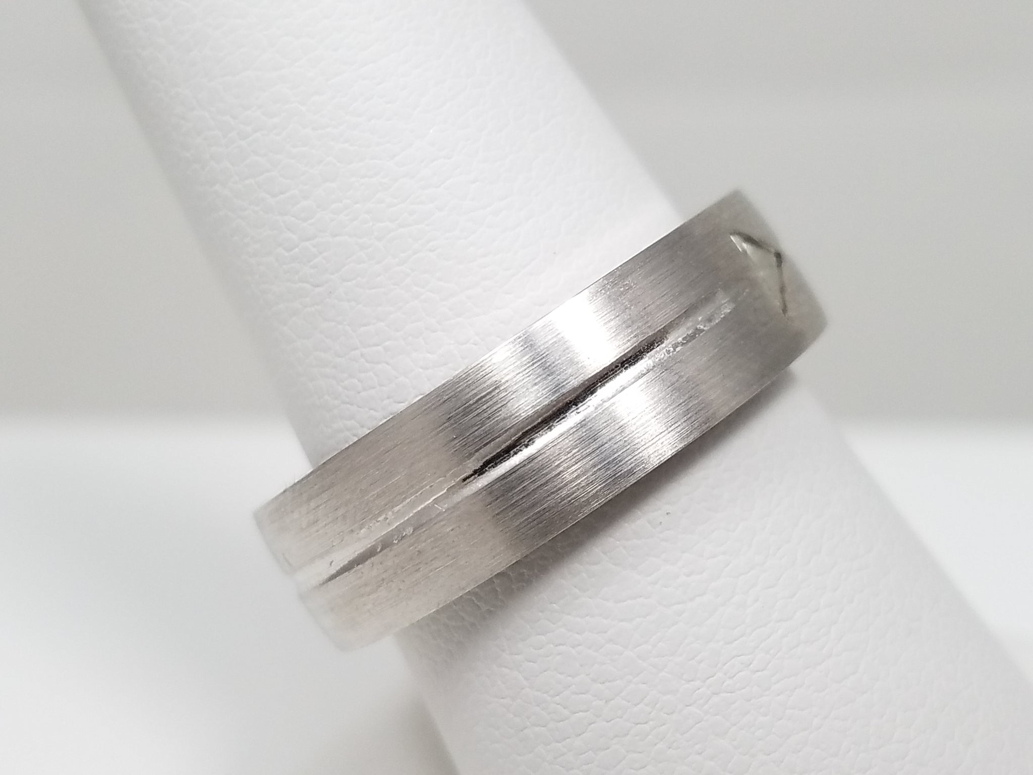 Chic Men's 18k White Gold Natural Diamond Comfort Fit Wedding Ring Band