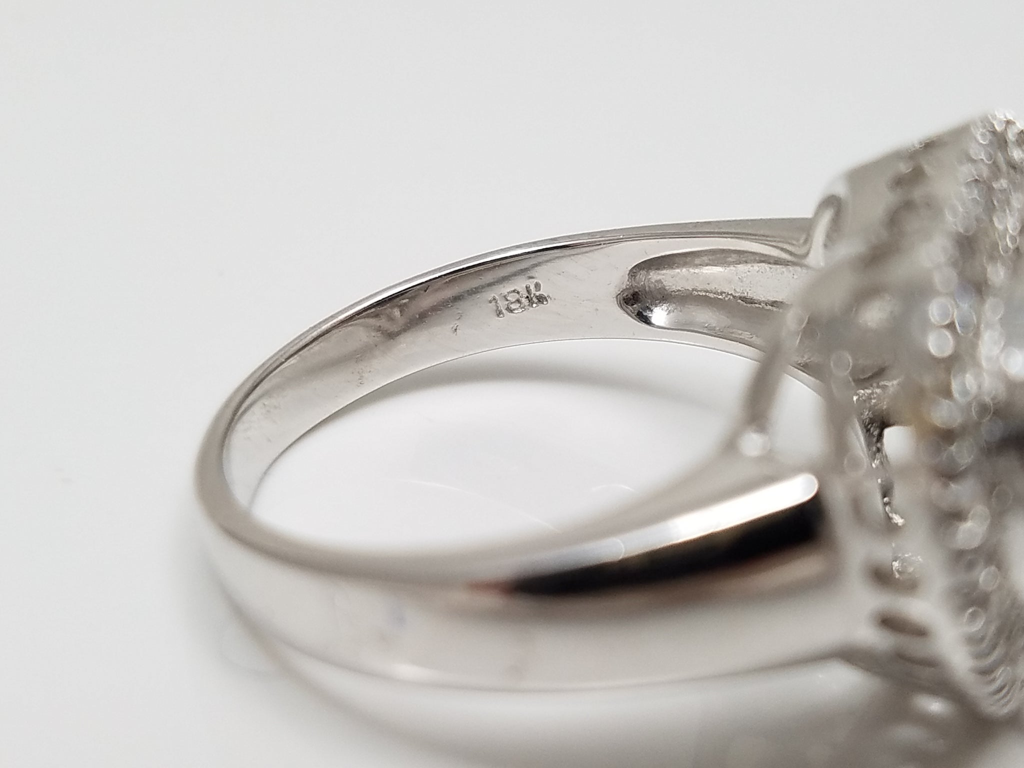 18k White Gold Natural Diamond Heart Halo Ring Mount